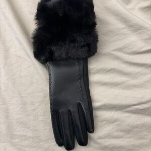Elegant Black Fur-Trimmed Gloves